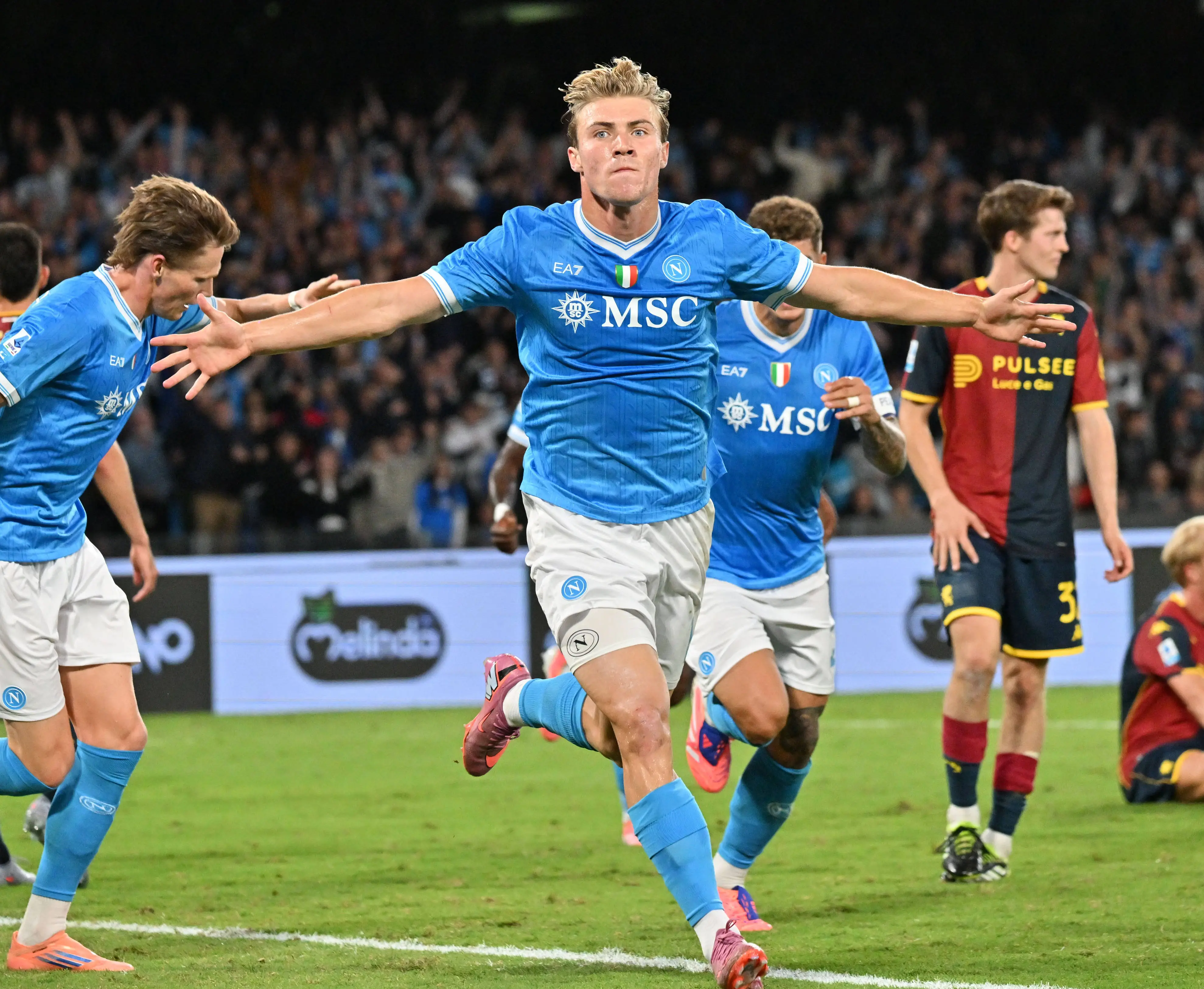 欧冠烽火中的那不勒斯:<a href='/news/tag/1162857.html' style='color: blue;'>从辉煌到挣扎的跌宕之旅</a>